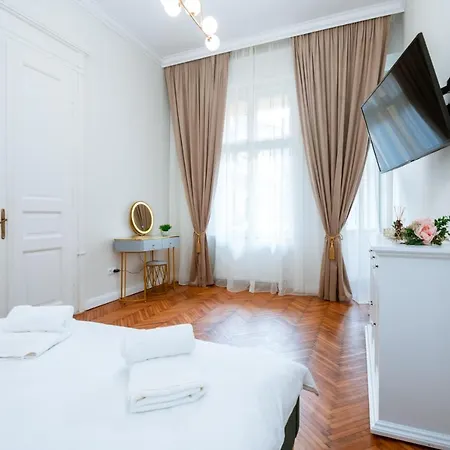 De Lux Central, P-ta Matei Corvin Kluż-Napoka