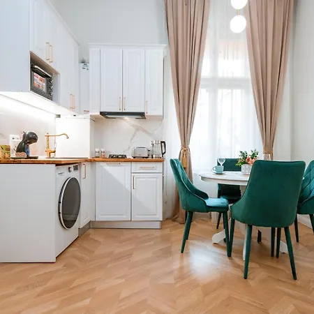 De Lux Central, P-ta Matei Corvin Kluż-Napoka