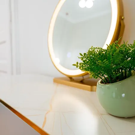 De Lux Central, P-ta Matei Corvin *