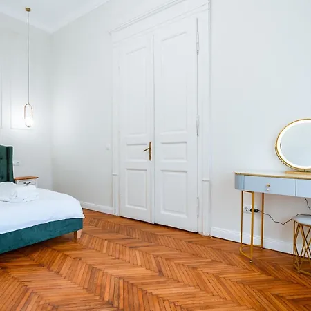 De Lux Central, P-ta Matei Corvin Apartment *