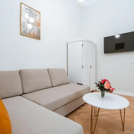 Apartament De Lux Central, P-ta Matei Corvin