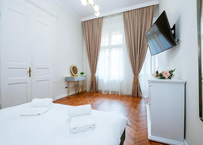 De Lux Central, P-ta Matei Corvin Kluż-Napoka