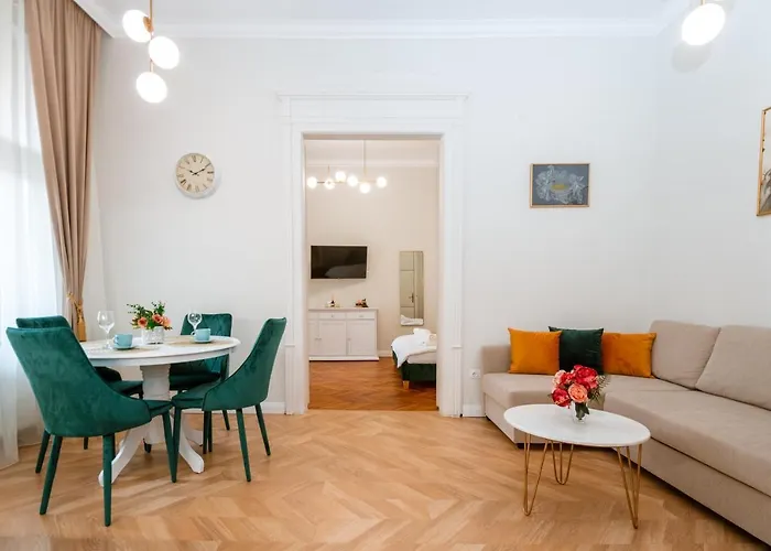 De Lux Central, P-ta Matei Corvin * Cluj-Napoca