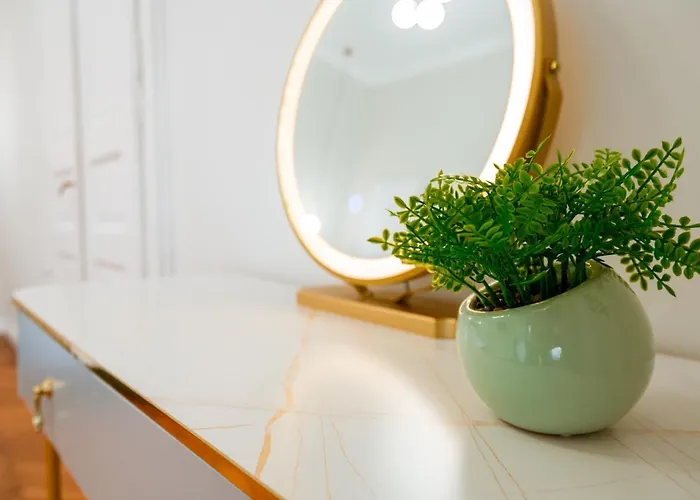 De Lux Central, P-ta Matei Corvin *