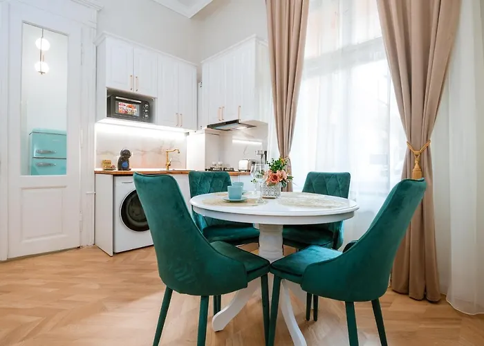 De Lux Central, P-ta Matei Corvin * Kluż-Napoka