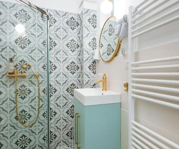 De Lux Central, P-ta Matei Corvin *