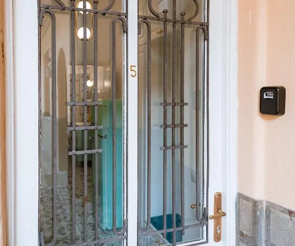 De Lux Central, P-ta Matei Corvin