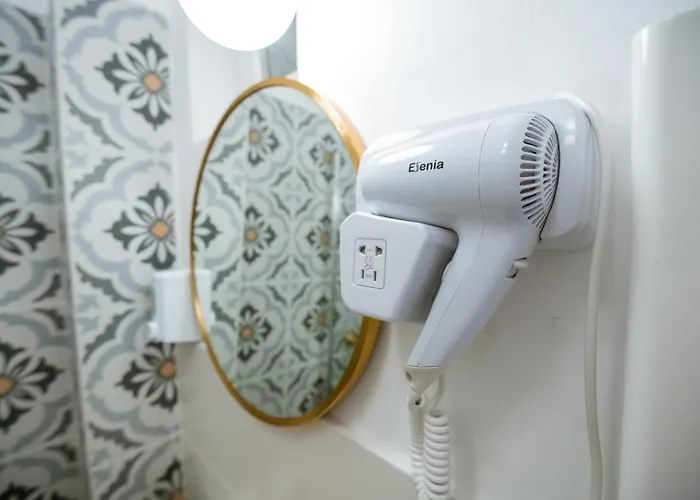 De Lux Central, P-ta Matei Corvin * Cluj-Napoca