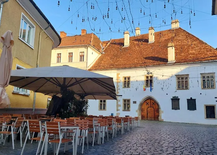 De Lux Central, P-ta Matei Corvin * Cluj-Napoca